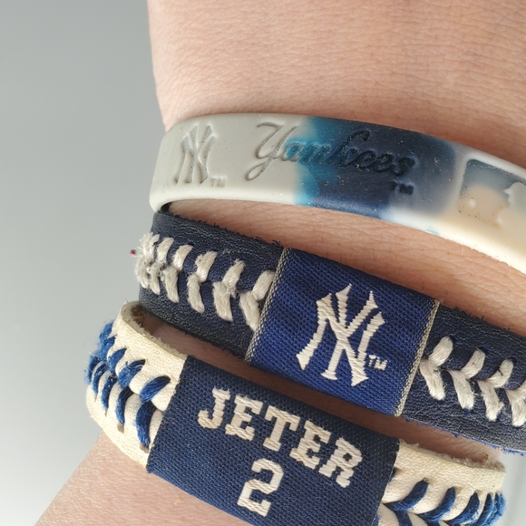 Lot of 3 MLB New York Yankees Baseball Bracelets - Picture 7 of 9